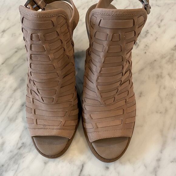 Jessica Simpson Women's Sling Back Woven Taupe Peep Toe Block Heals Size 9.5 - Picture 6 of 8